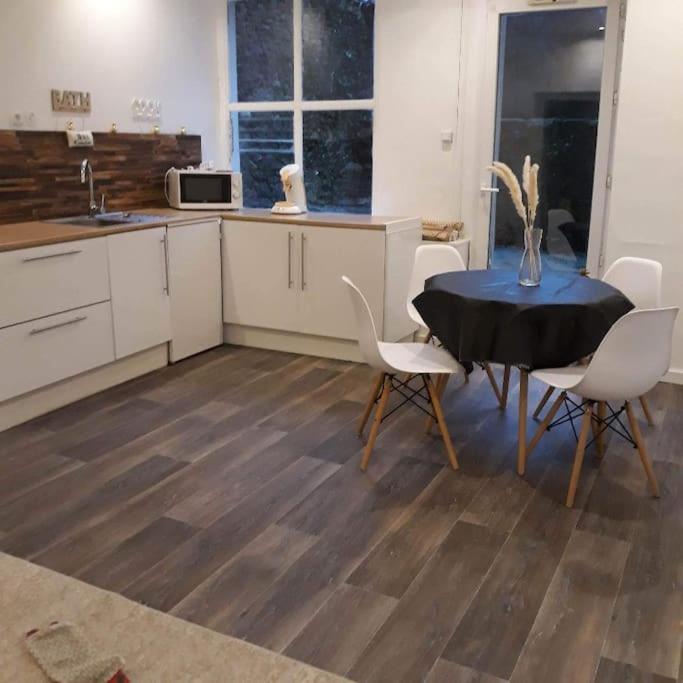 Appartement Agreable Au Centre Wifi Saint-Léonard-de-Noblat Eksteriør bilde